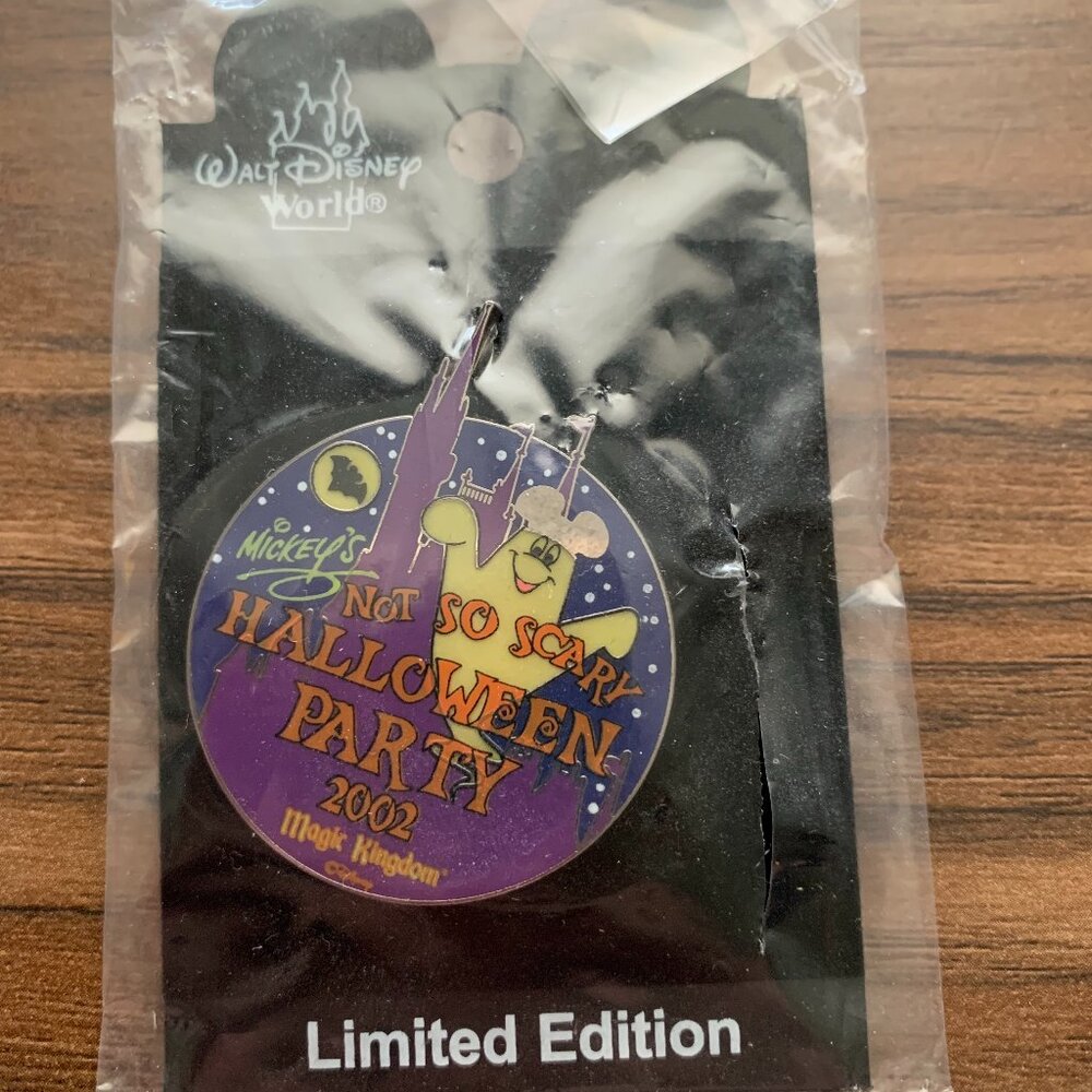 Mickey's Not So Scarry Halloween Party 2002 Pin